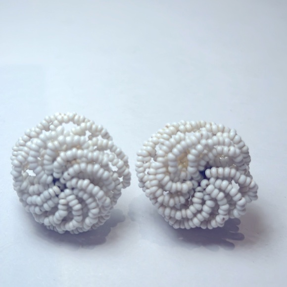 Vintage 1950’s Large Seed Bead Earrings, 1.5”, Screw On, Granny Cottage Core - Picture 3 of 4